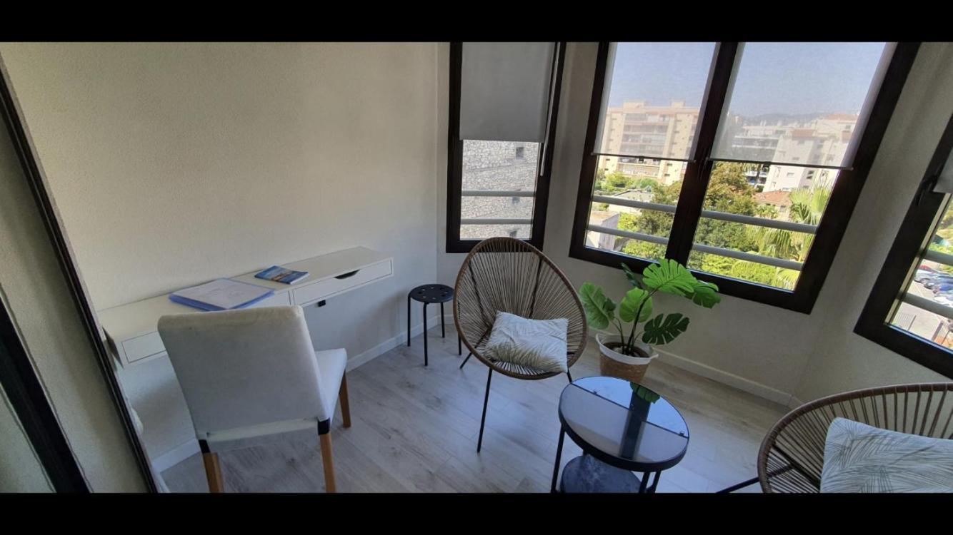 Apartment Beautiful Design Next To The Sea